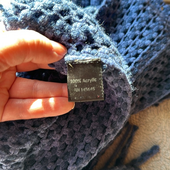 Pretty denim blue knit fringe infinity scarf - Picture 4 of 4